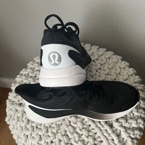 Lululemon Blissfeel runners